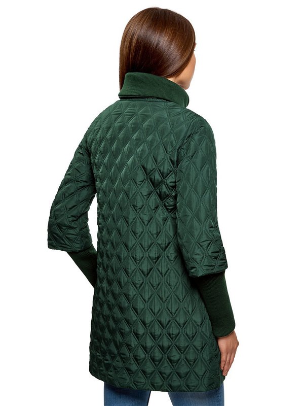 Palton matlasat verde: vedere din spate