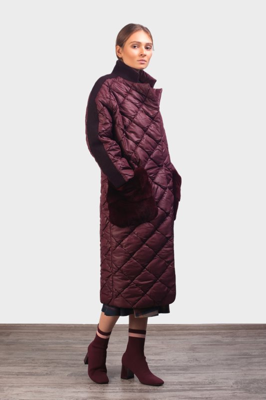 Palton matlasat supradimensionat, cu buzunare din blană și accente din piele de căprioară