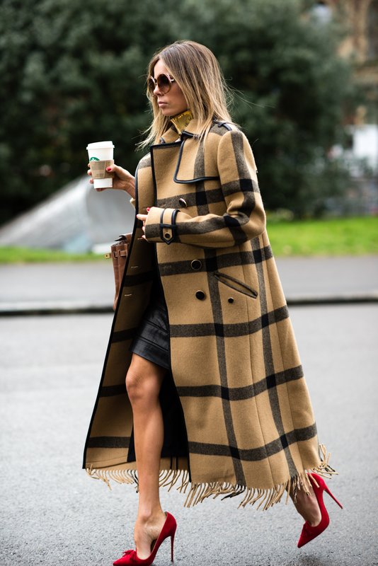 Long manteau à carreaux avec mini robe