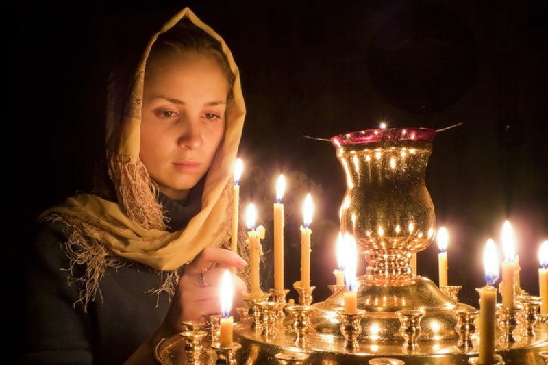 Rugăciune în lumina lumânărilor către Daniel de Moscova