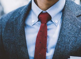 Jak nauczyć się wiązać krawat