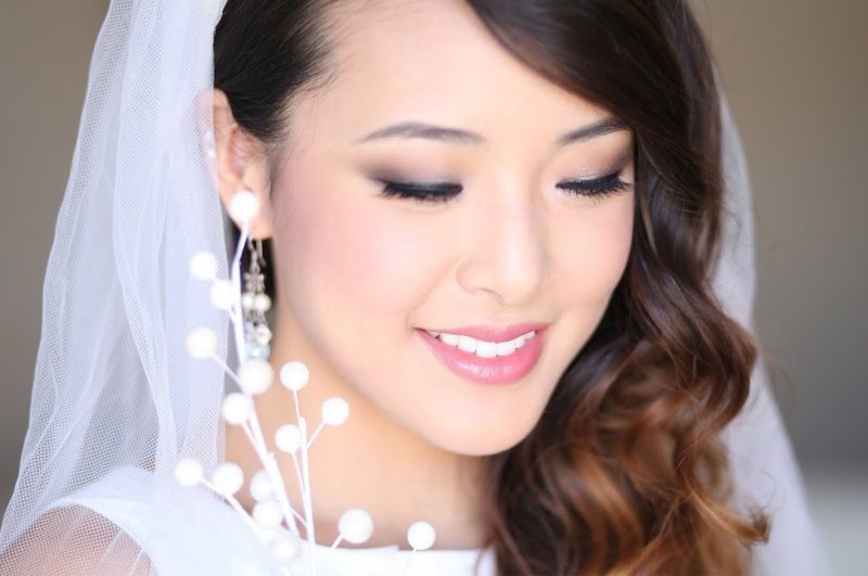 Delikat bryllupsmake-up for asiatiske kvinner