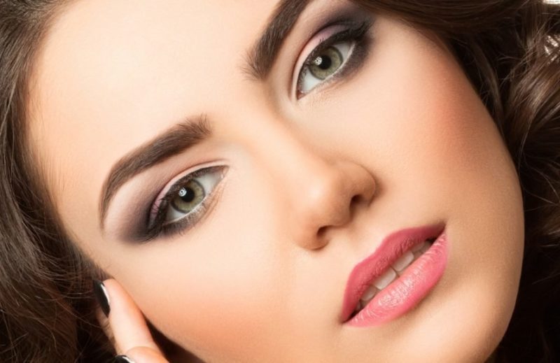 Makeup for brunetter med grønne øyne