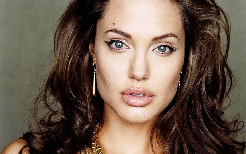 Machiajul nud al Angelinei Jolie