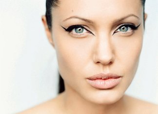 Makijaż Angelina Jolie