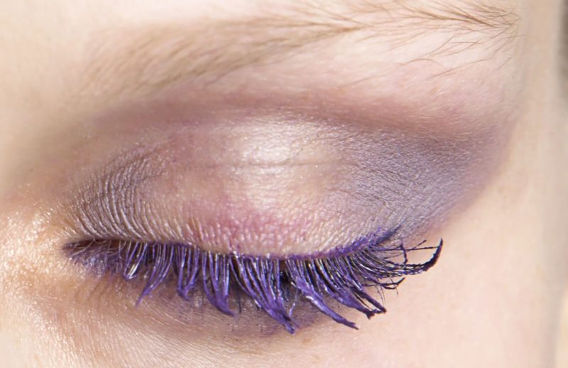 Lilac makeup med lilla mascara