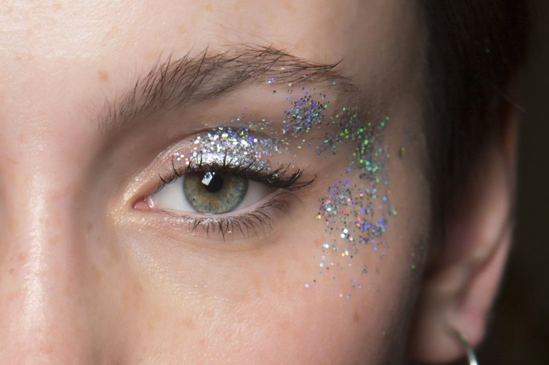 Chameleon Silver Glitter Makeup