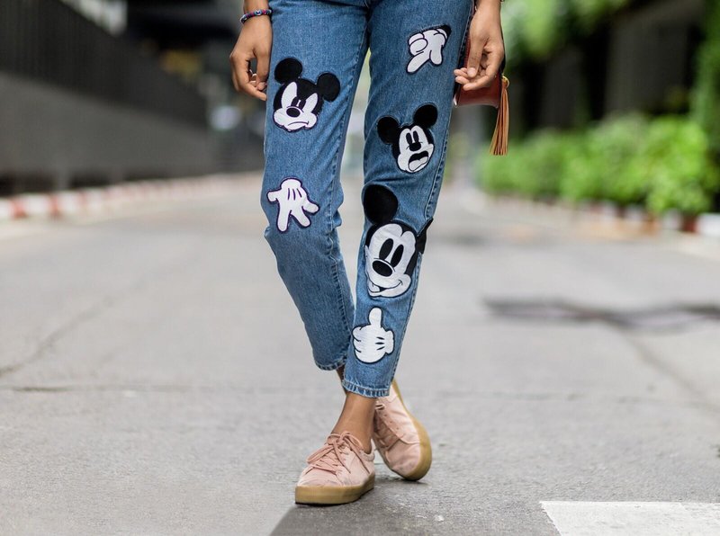  Jeans cu decor suplimentar: aspect elegant