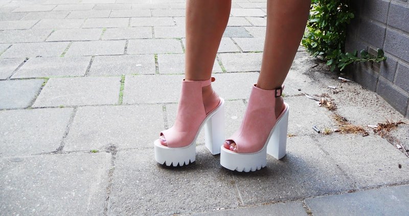 Pantofi cu platformă roz