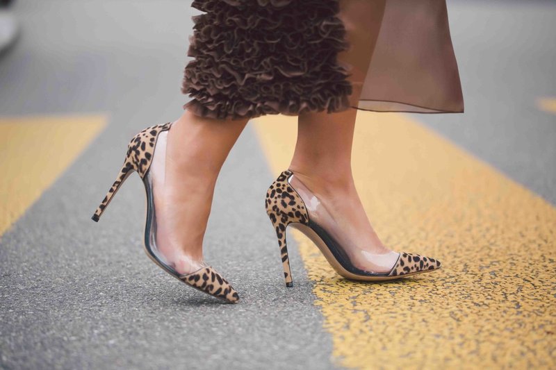 Chaussures à imprimé léopard avec empiècements transparents