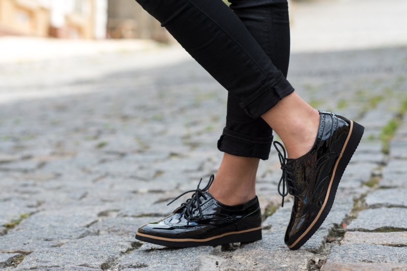 Chaussure en cuir verni noir