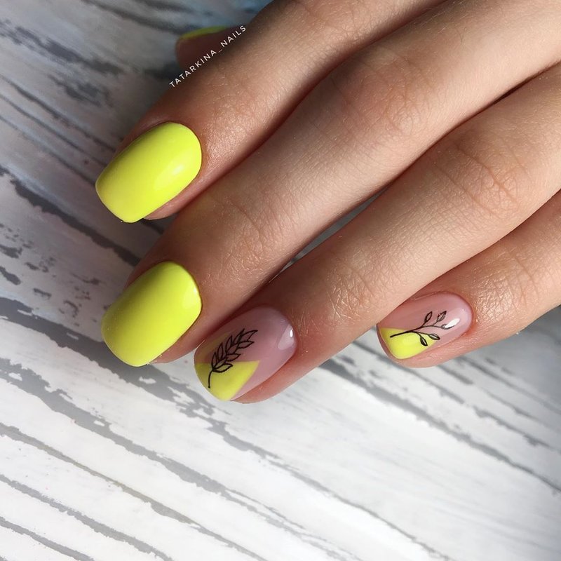 Żółty manicure z designem