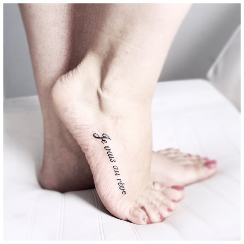 Tatuaj la picior