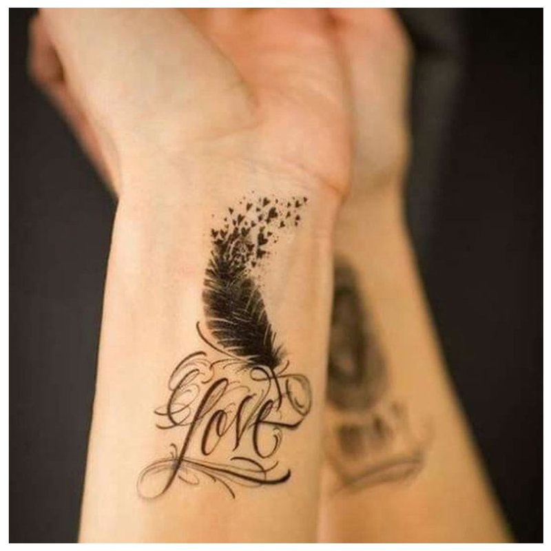 Inscripția tatuajului cu pene