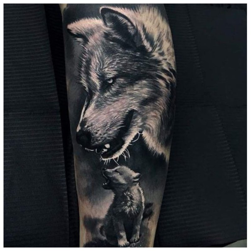 Tatuaj de lup masculin