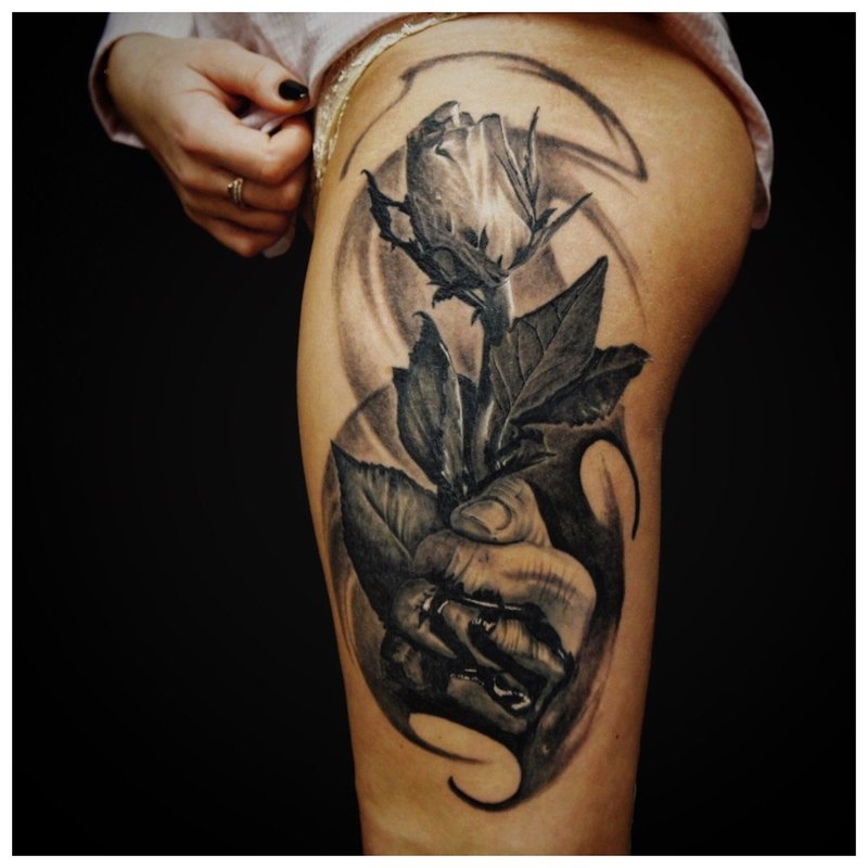 Rožės rankos tatuiruotė