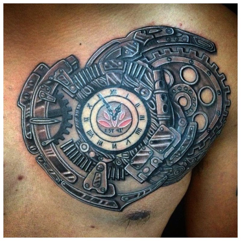 „Steampunk“ tatuiruotė su laikrodžiu