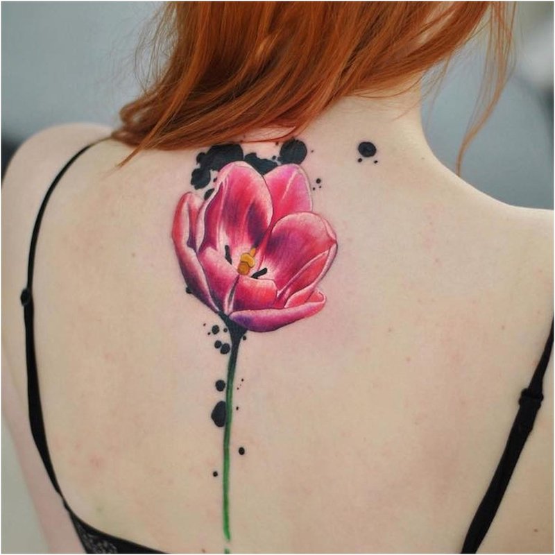 Tulipe aquarelle brillante au dos
