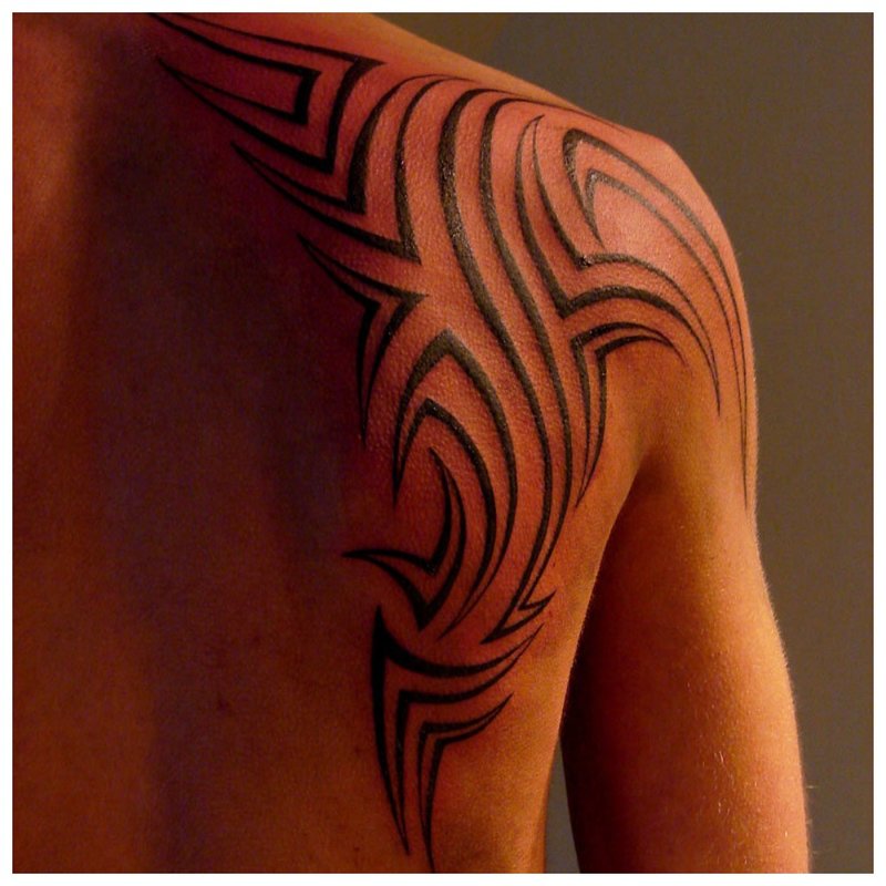 Pelle tatouage tribal