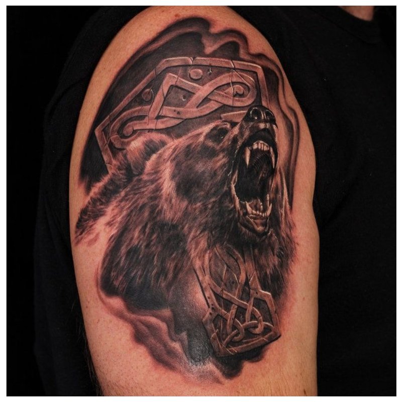 Tatouage slave avec un ours