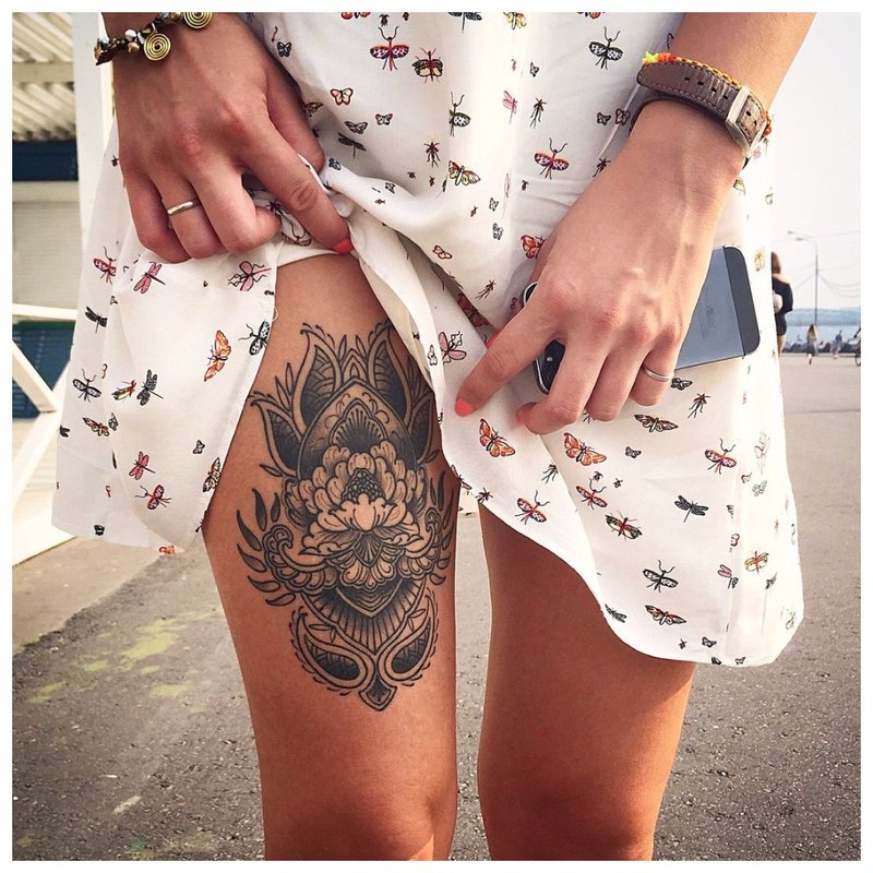 Apimtinė tatuiruotė ant kojos