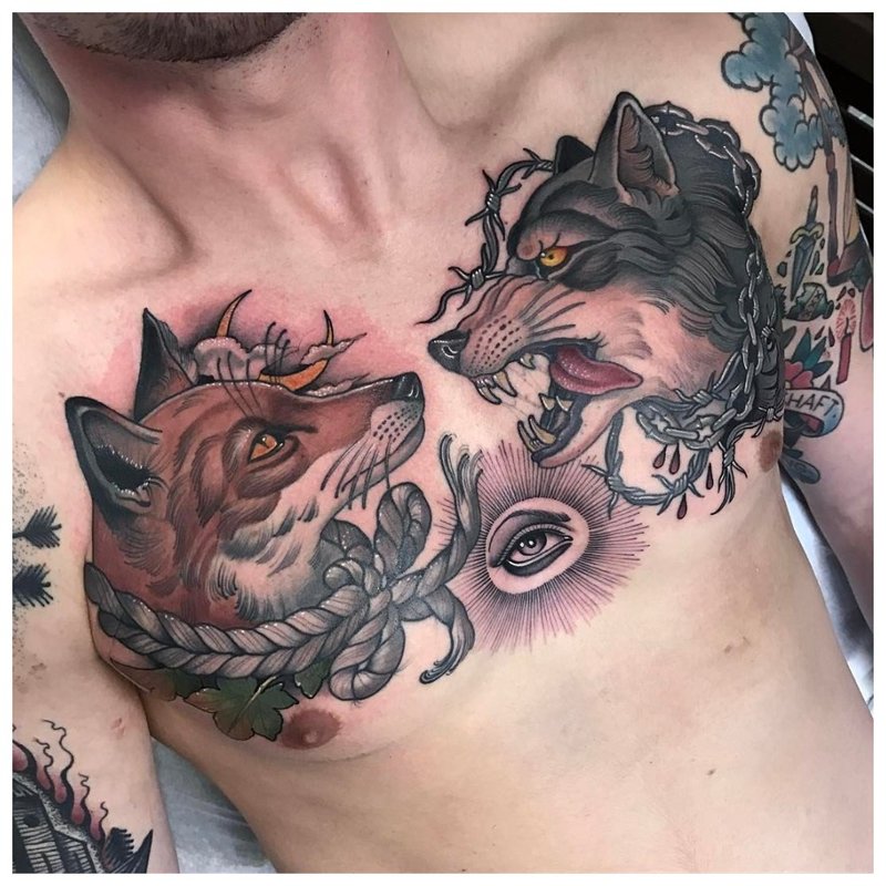 Animale din pădure - tatuaj pe pieptul unui bărbat