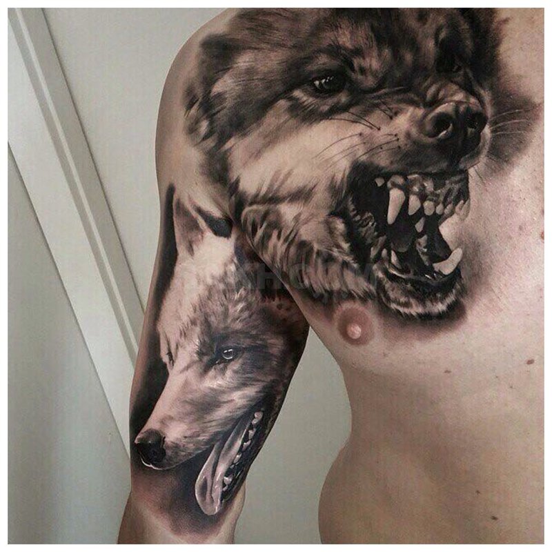 Rânjetul lupului - tatuaj pe umăr