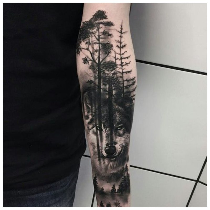 Peisaj de lup și pădure - om de tatuaj