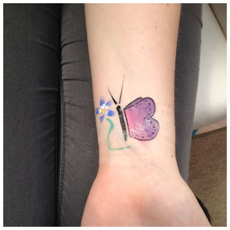 Fluture - Tatuaj pe încheietura mâinii