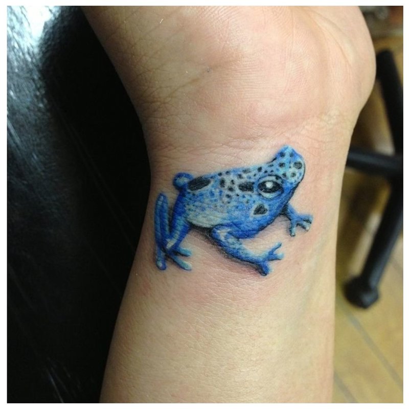 Frog 3D - tatuaj pe încheietura mâinii