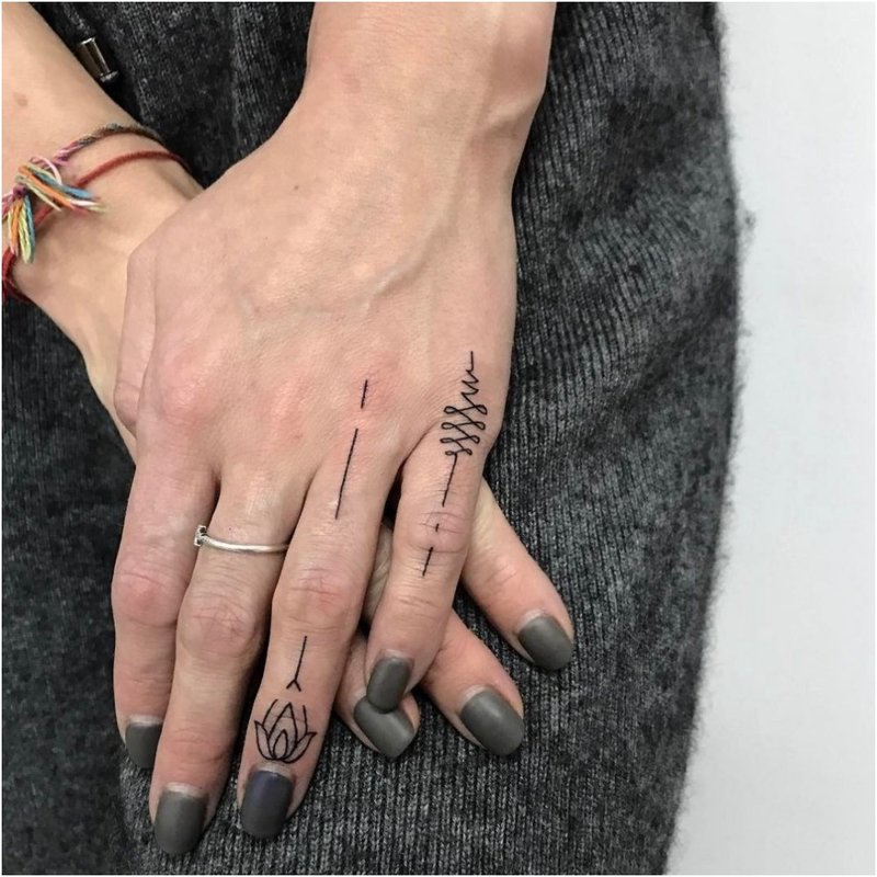 Tatouages ​​de palme et de doigt