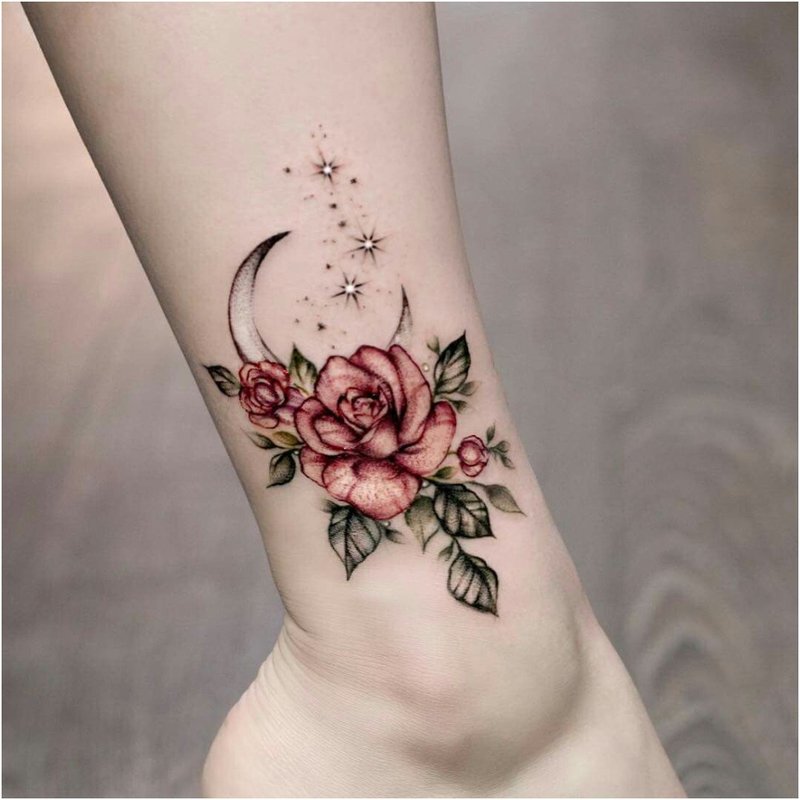 Rose tatouage sur la jambe