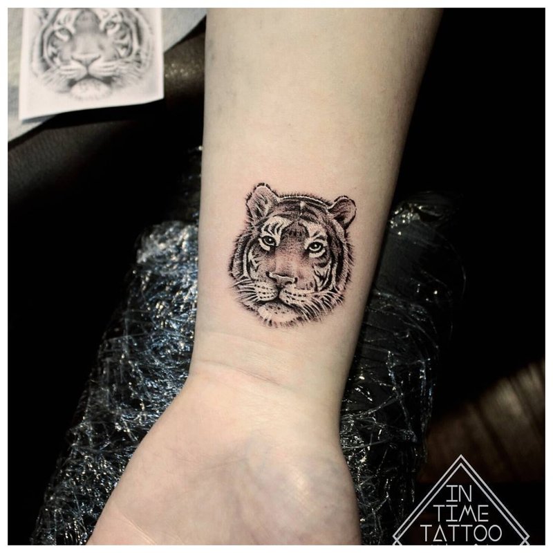 Tatuaj de încheietura animalului