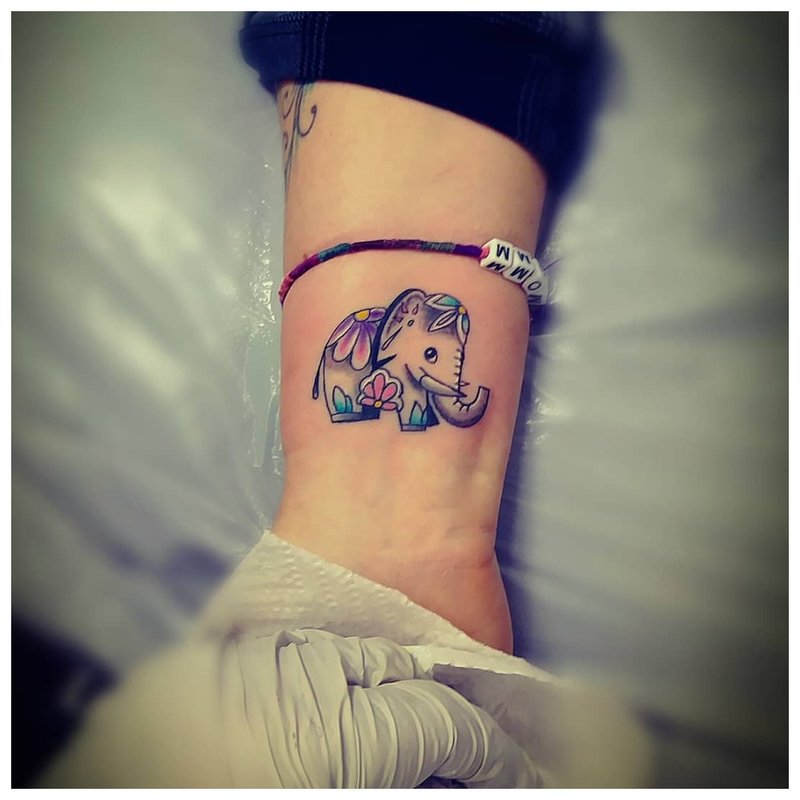 Elephant - vakker arm tatovering