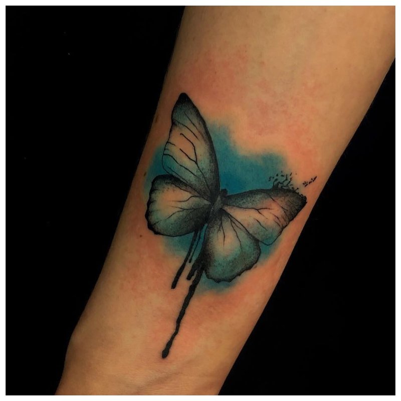 Fluture - tatuaj la încheietura fetelor