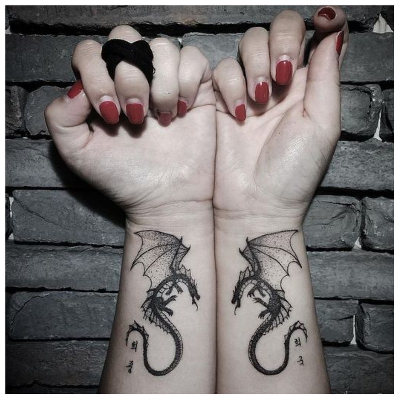 Dragoni - tatuaj original