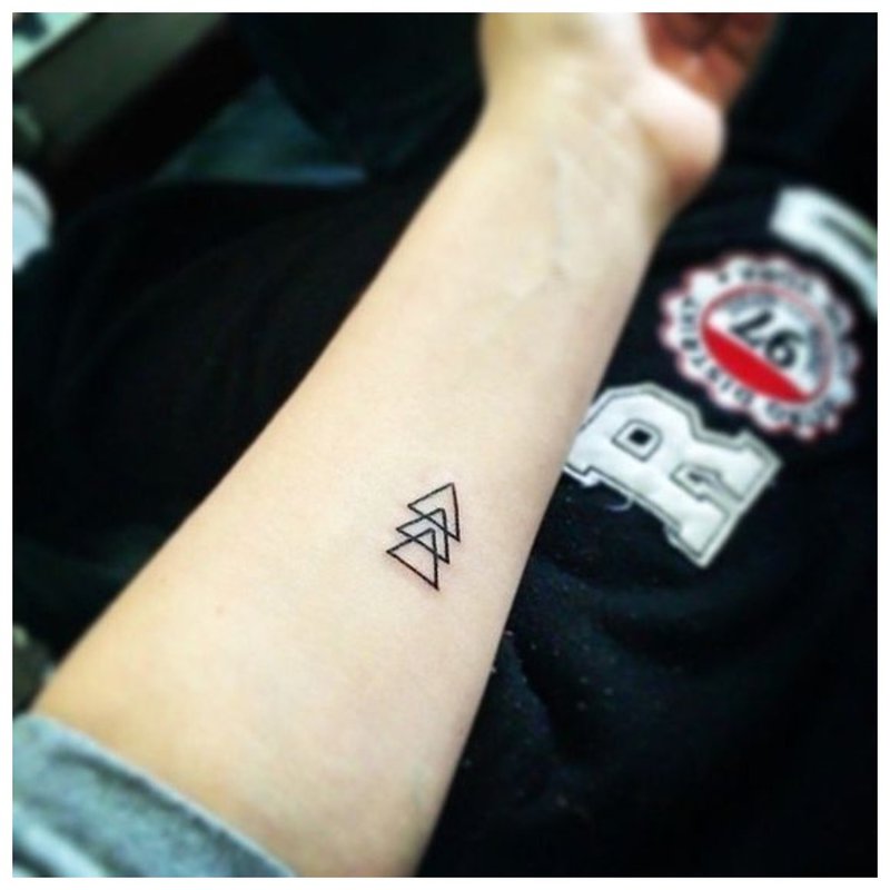 Tema geometrică pentru tatuaj