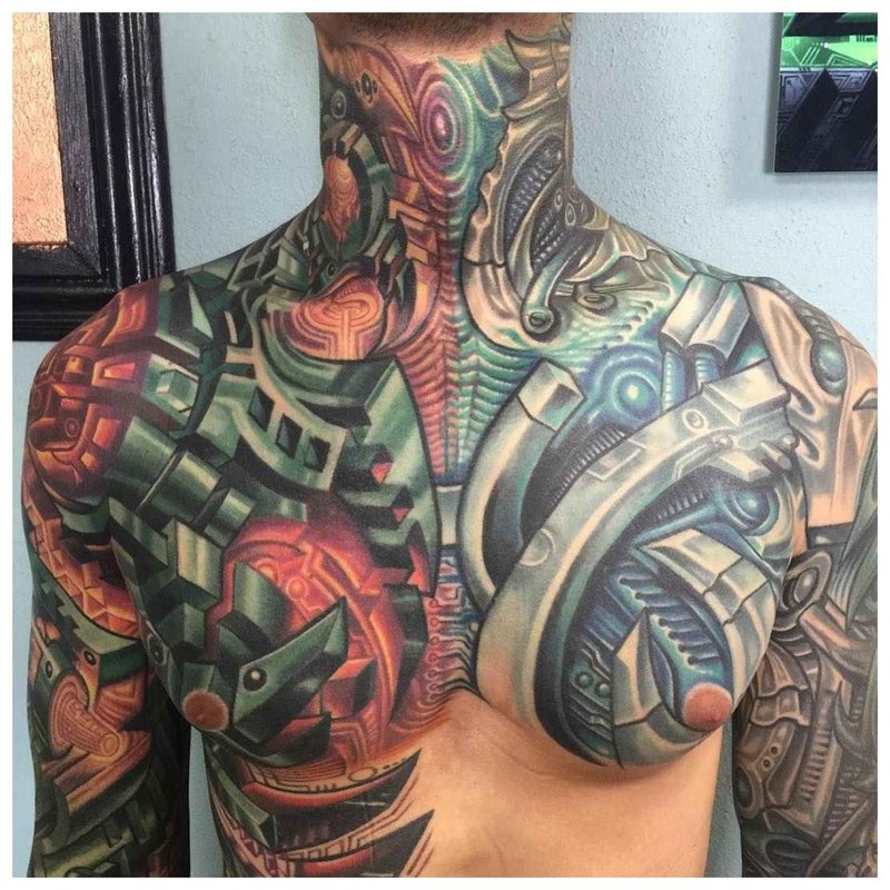 „Cyberpunk“ stiliaus tatuiruotės krūtinės ir pečių srityje