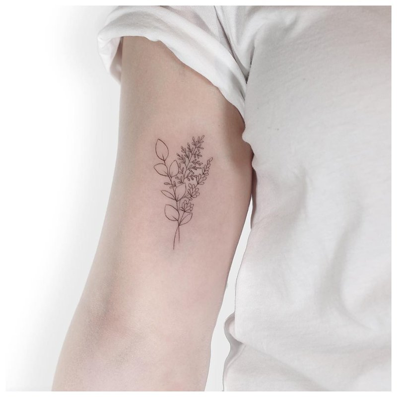 Kontūrinė minimalistinė tatuiruotė