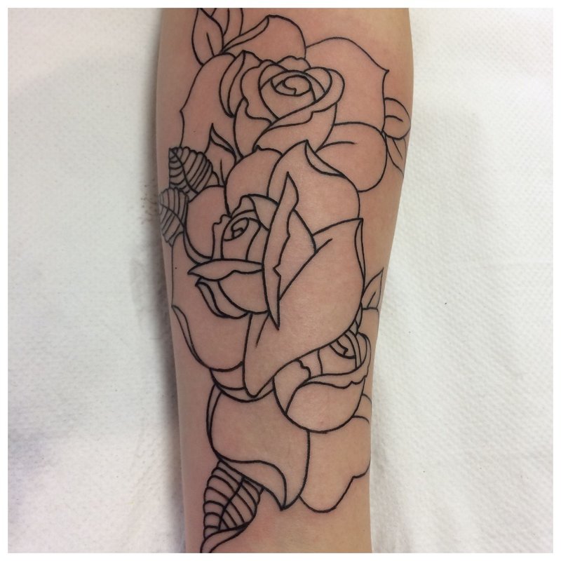 Rožės kontūro tatuiruotė