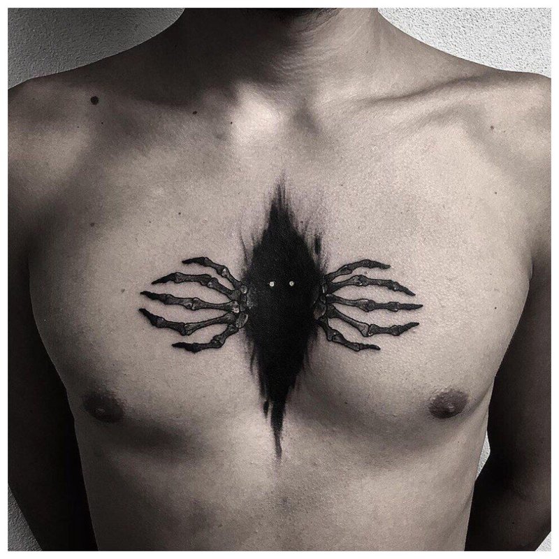 Baisus voras - tatuiruotė ant vyro krūtinės