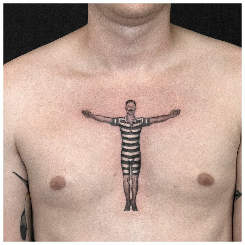Tatouage de l'homme sur la poitrine de l'homme