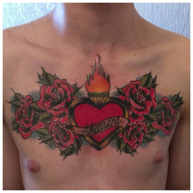 Ryškios gėlės - tatuiruotė ant vyro krūtinės