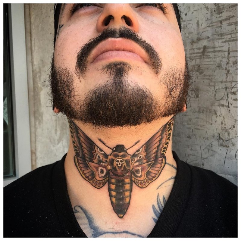 Gerklės vabzdžio tatuiruotė ant vyro
