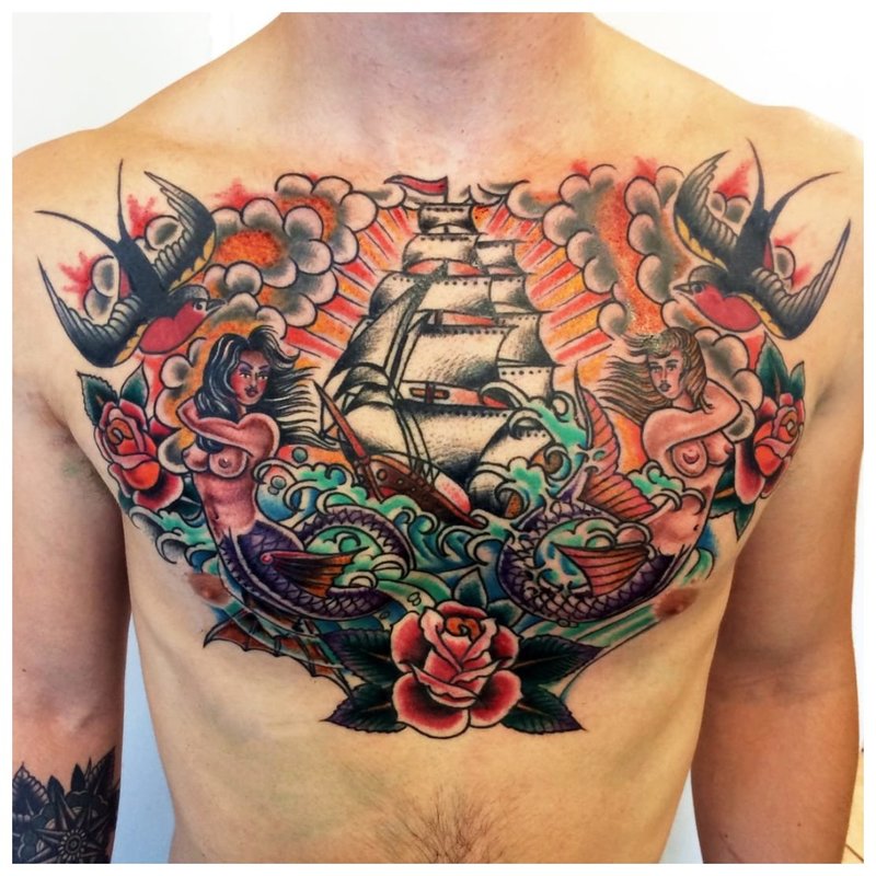 Gėlių tatuiruotė ant visos vyro krūtinės