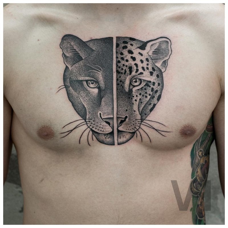 Tatuiruotų gyvūnų tatuiruotė ant vyro krūtinės